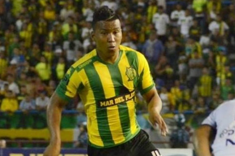 Secuestran y asaltan al futbolista colombiano Roger Martínez en Argentina