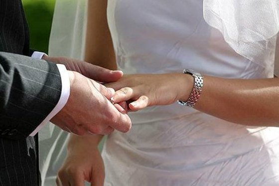 Escándalo en Rusia tras matrimonio entre una menor de edad y un hombre casado
