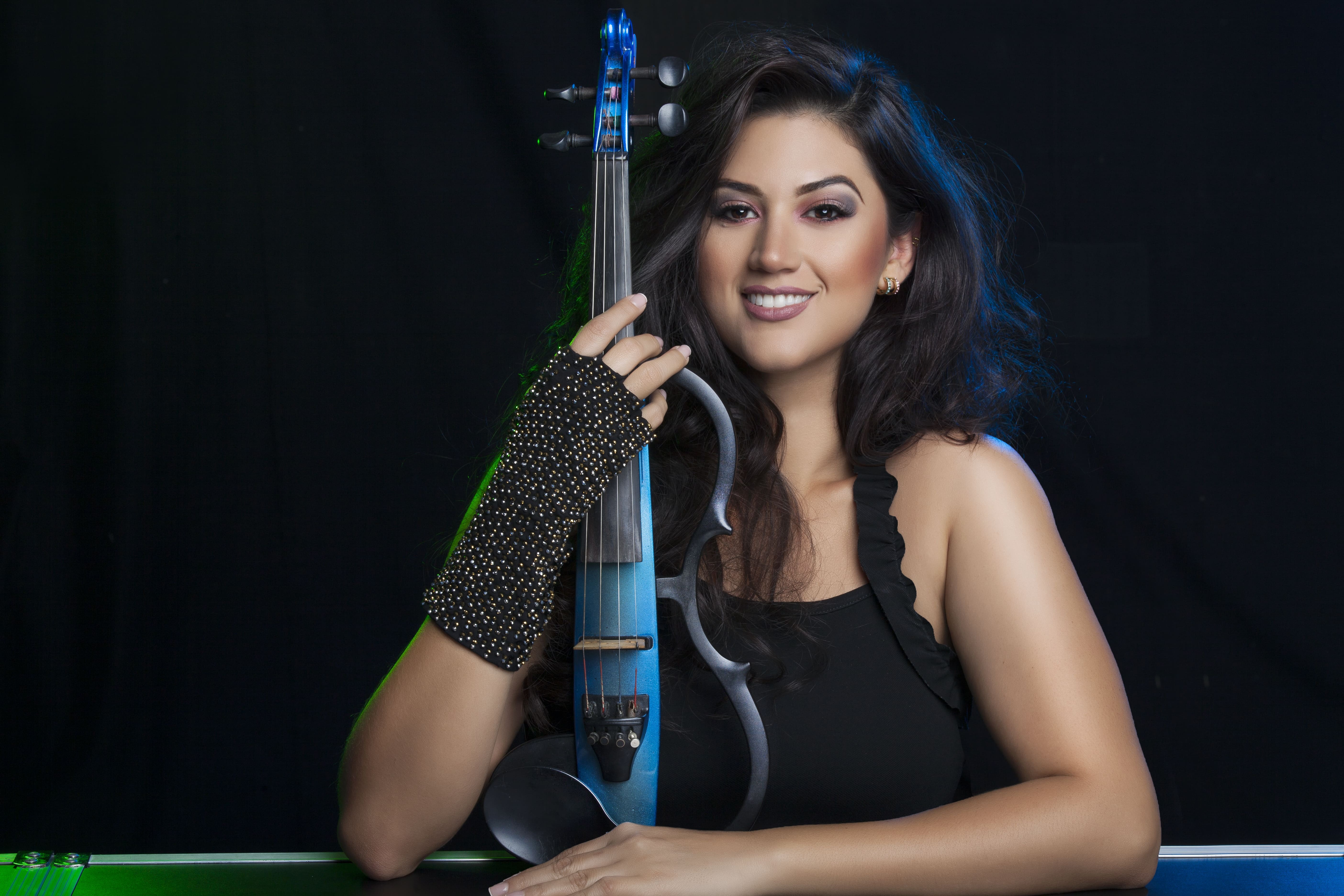 “Dulce Navidad”, la violinista Nati Ortiz presenta su nuevo álbum