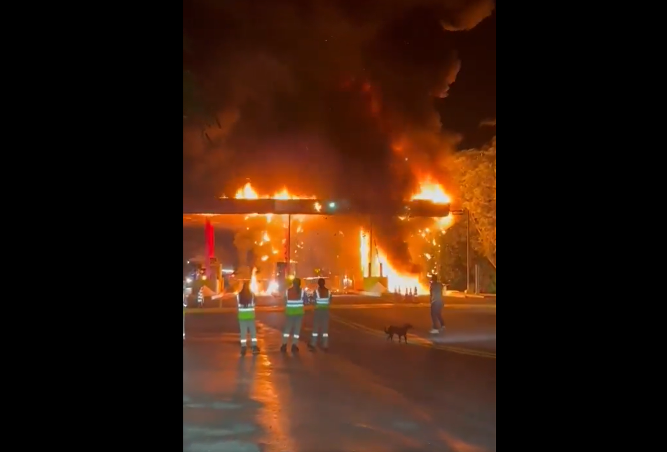 Incendio consume el peaje Bicentenario, ubicado entre Guaduas y Honda