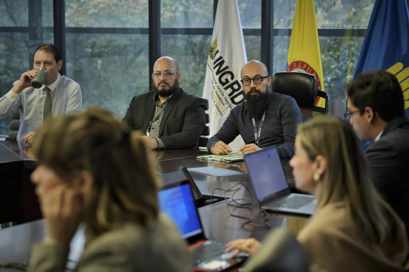 Inspeccionan subcuenta desde la que habría salido plata para comprar carrotanques