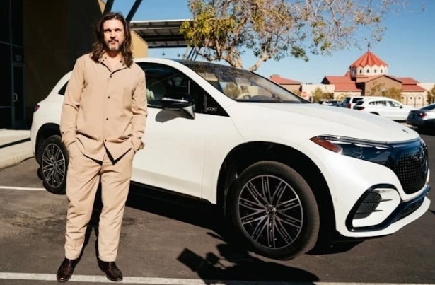 Juanes, el primer artista en probar el audio Dolby Atmos de Mercedes-Benz