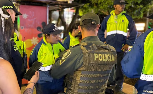 ¿Cuál es el límite de horas que puede trabajar un policía en Colombia?