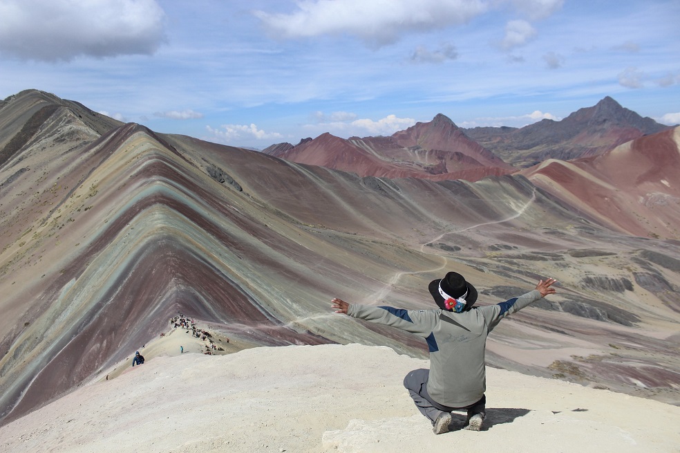 El misterio que hay detrás de las montañas de colores en Perú