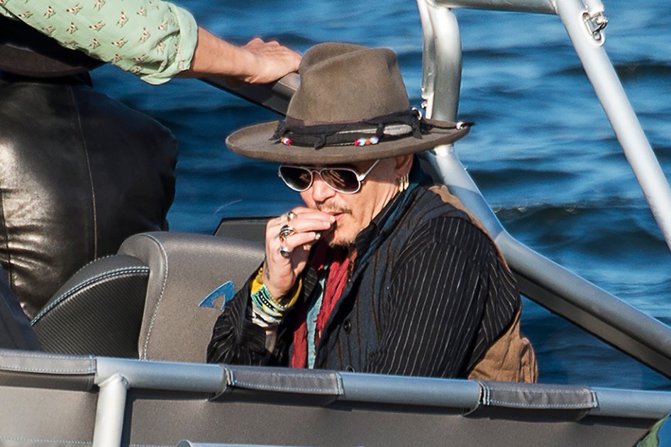 Johnny Depp ignora a Amber Heard en su primera entrevista tras proceso de divorcio