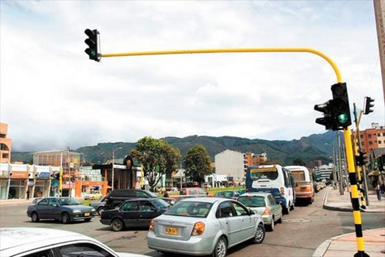 Semáforos en varios puntos de Bogotá están fuera de servicio