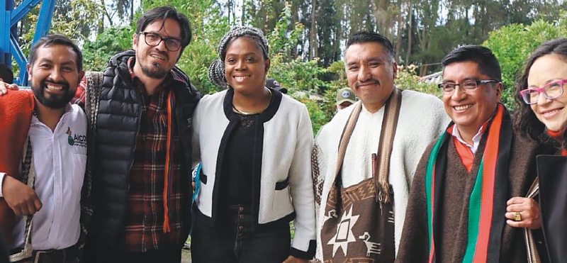 (De izq. a der.)William Guadir; Fernando Guerrero, coordinador de programas; Aurora Vergara, ministra de Educación; Ernesto Estacio, coordinador general; Gilberto Tapie y Eliana Mendieta, del mineducación. / Cortesía