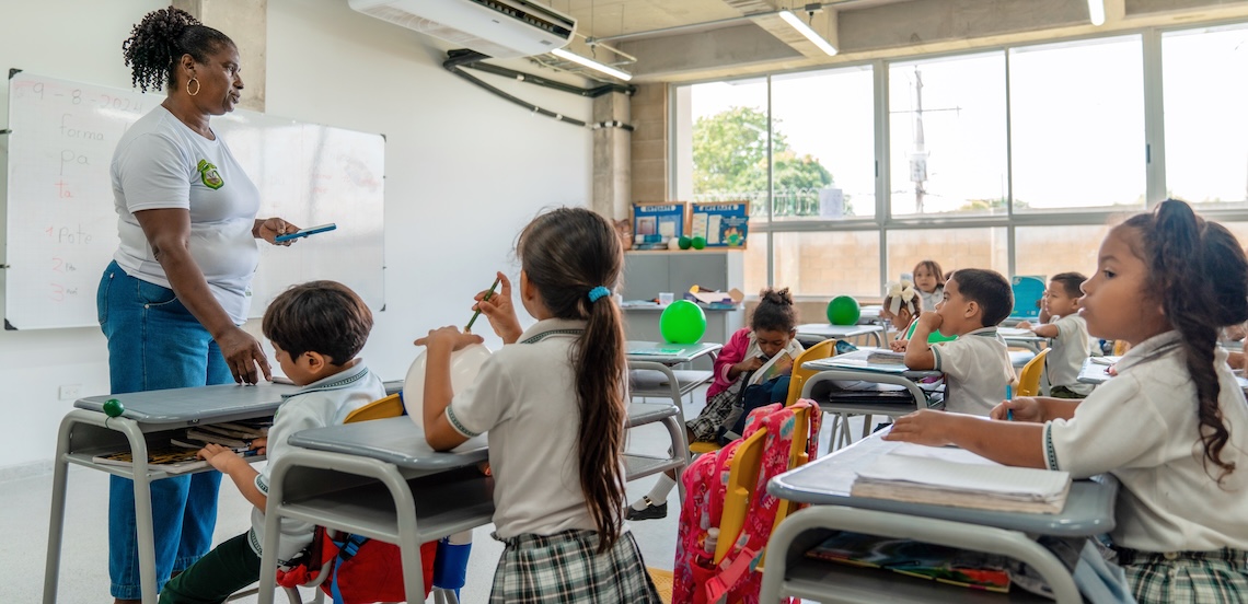 Estos son los títulos y carreras que sirven para aplicar a concurso docente en Colombia 2026