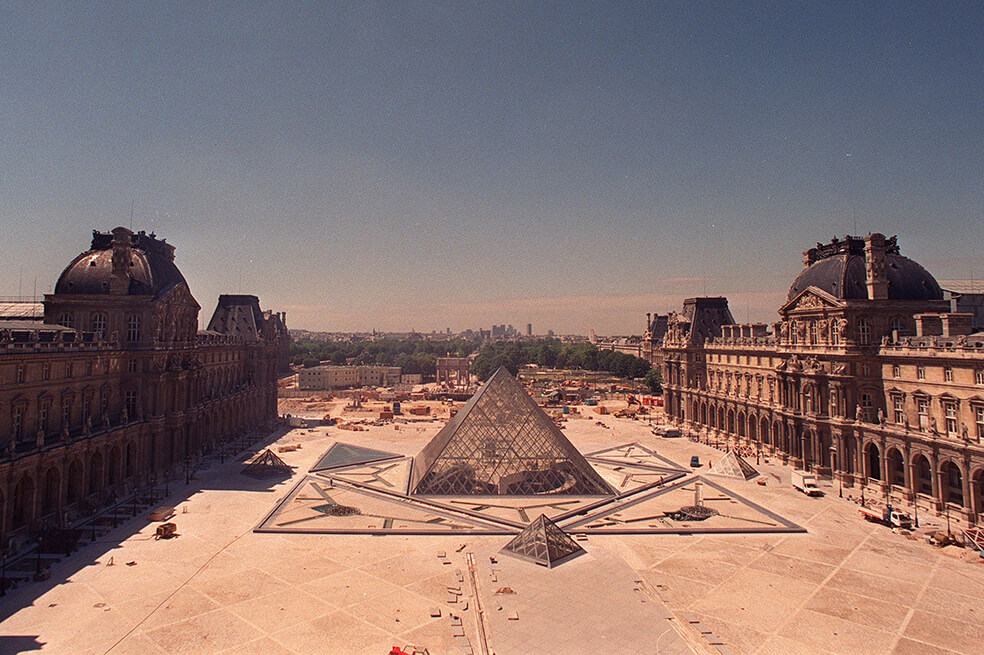 En imágenes: la pirámide del Museo de Louvre cumple 30 años