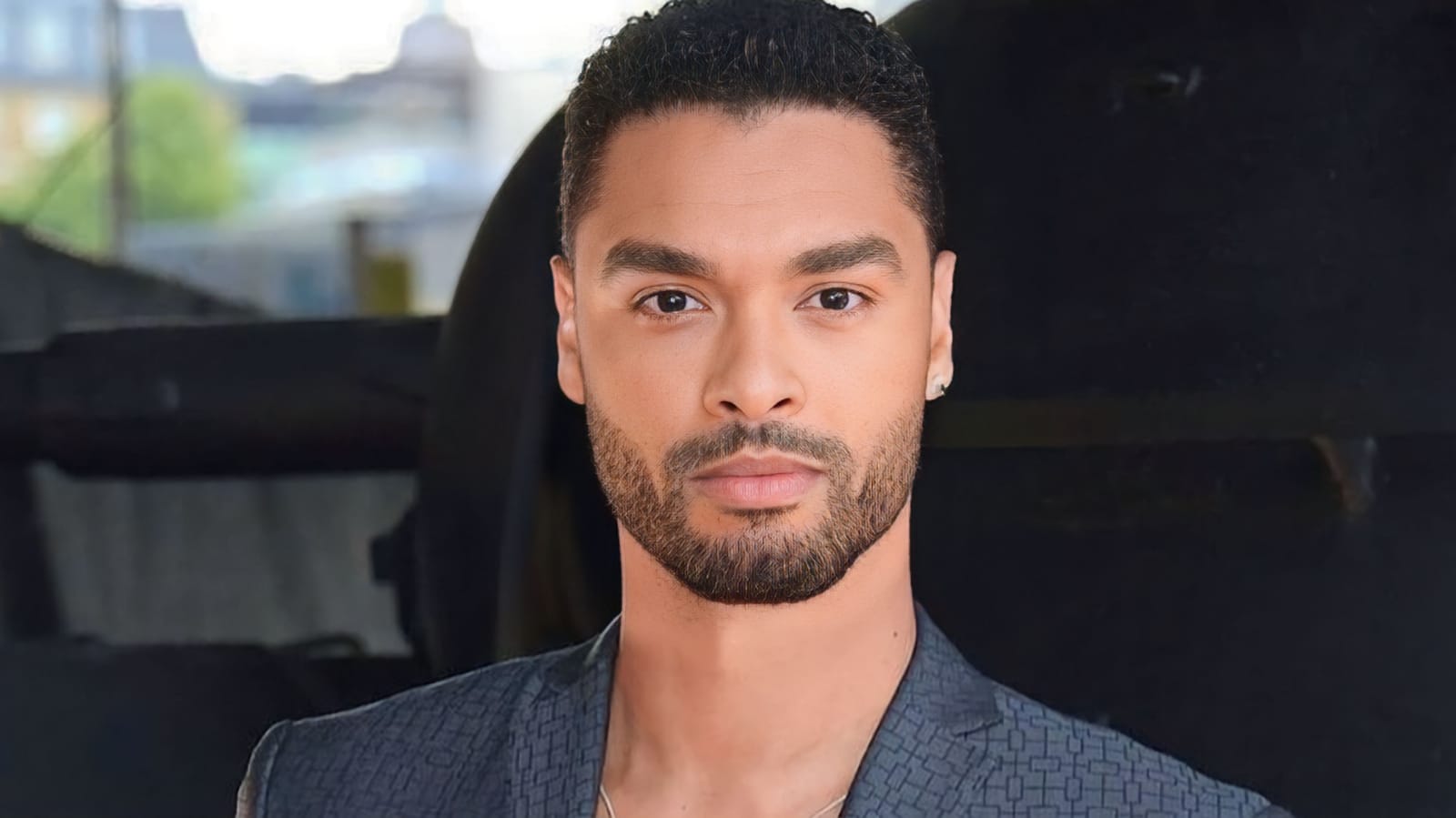 Regé-Jean Page, actor de ‘Bridgerton’, es el hombre más guapo del mundo