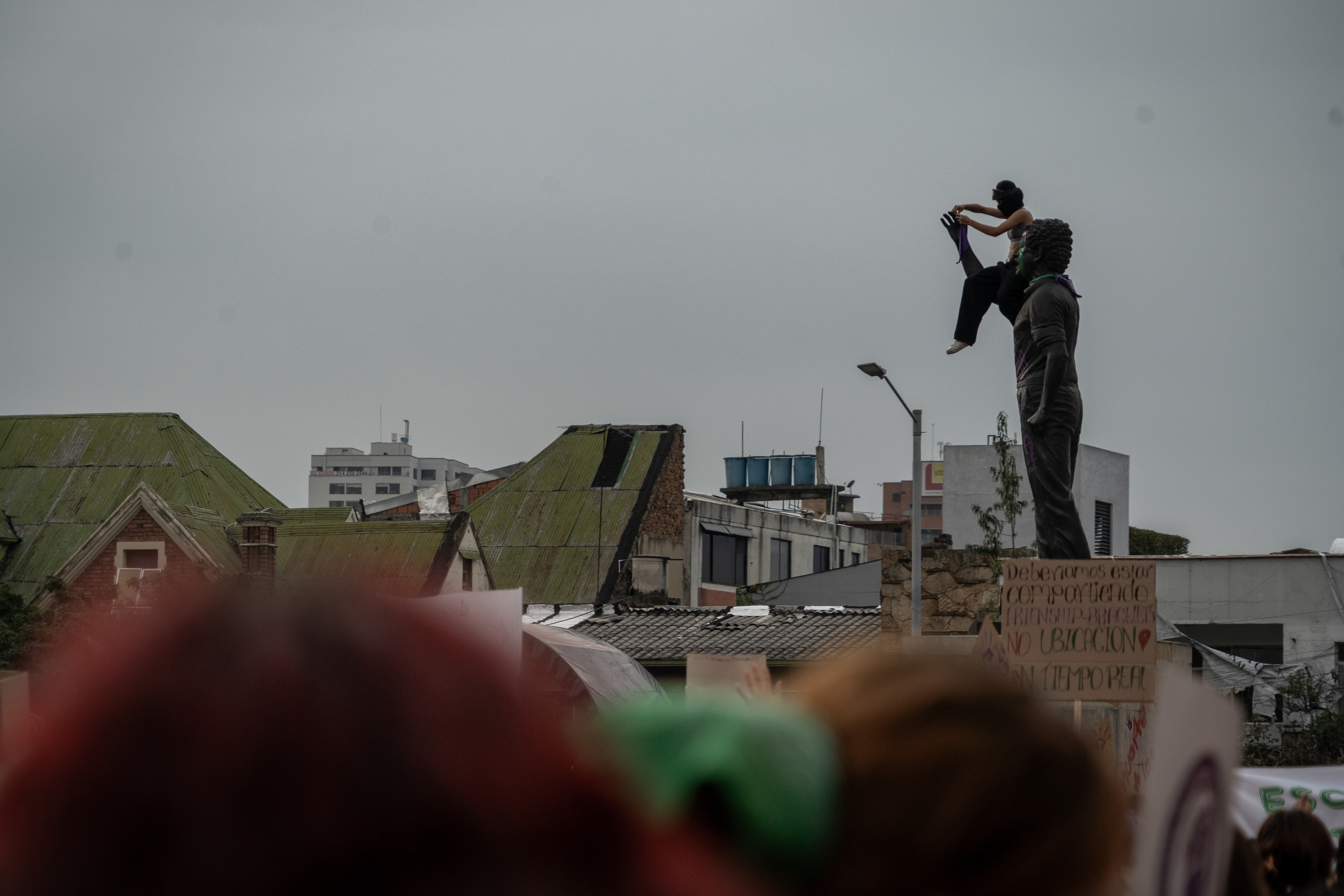 Marchantes que salieron a las calles este este sábado 8 de marzo desde la Calle 45 con carrera Séptima hasta la Plazoleta del Concejo de Bogotá en el marco de la conmemoración del Día Internacional de la Mujer