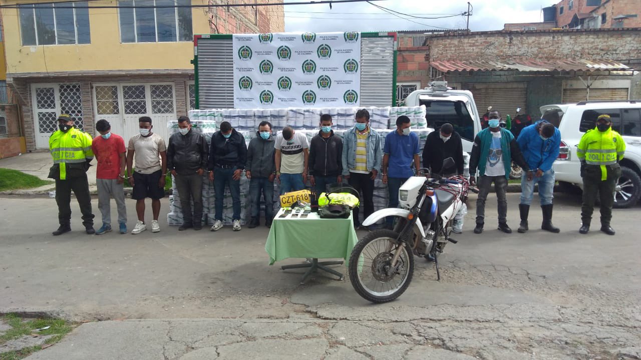 Capturan a 18 personas por instalar retenes falsos para robar camiones y mercancía