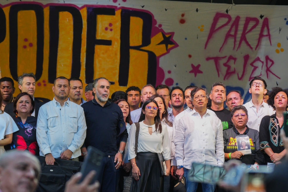 Fico Gutiérrez envió carta al FBI y la DEA por “tarimazo” de Petro, en Medellín