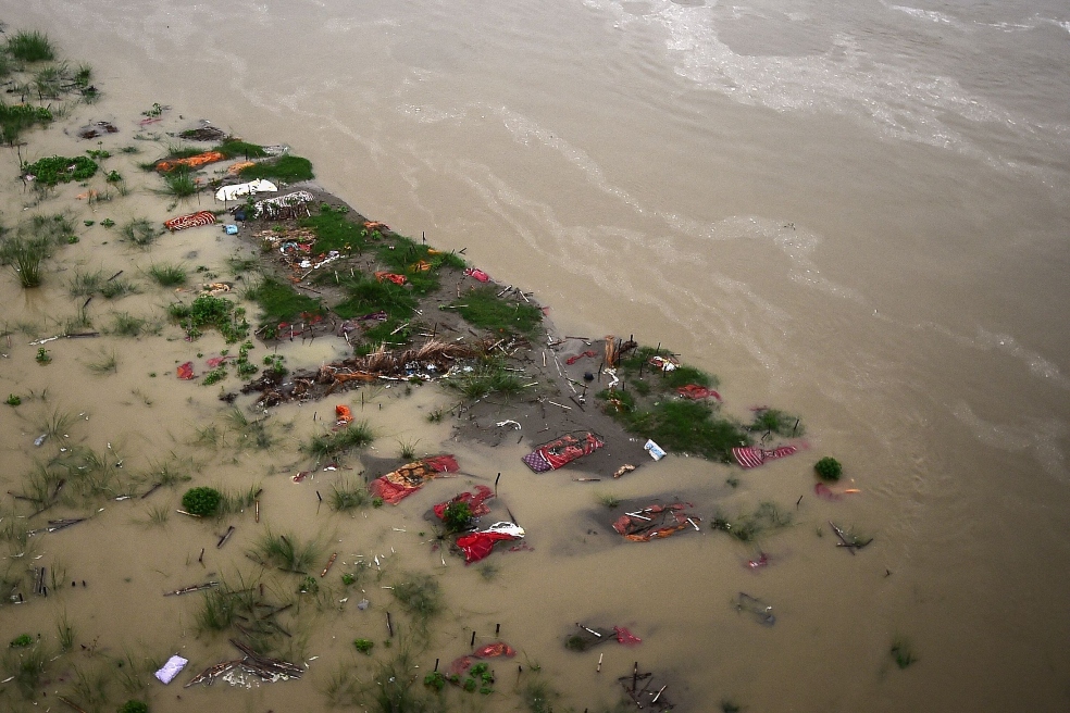 Cientos de muertos por coronavirus en India flotan en el río Ganges