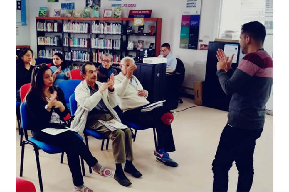 Prográmese para los talleres de lengua de señas en BibloRed