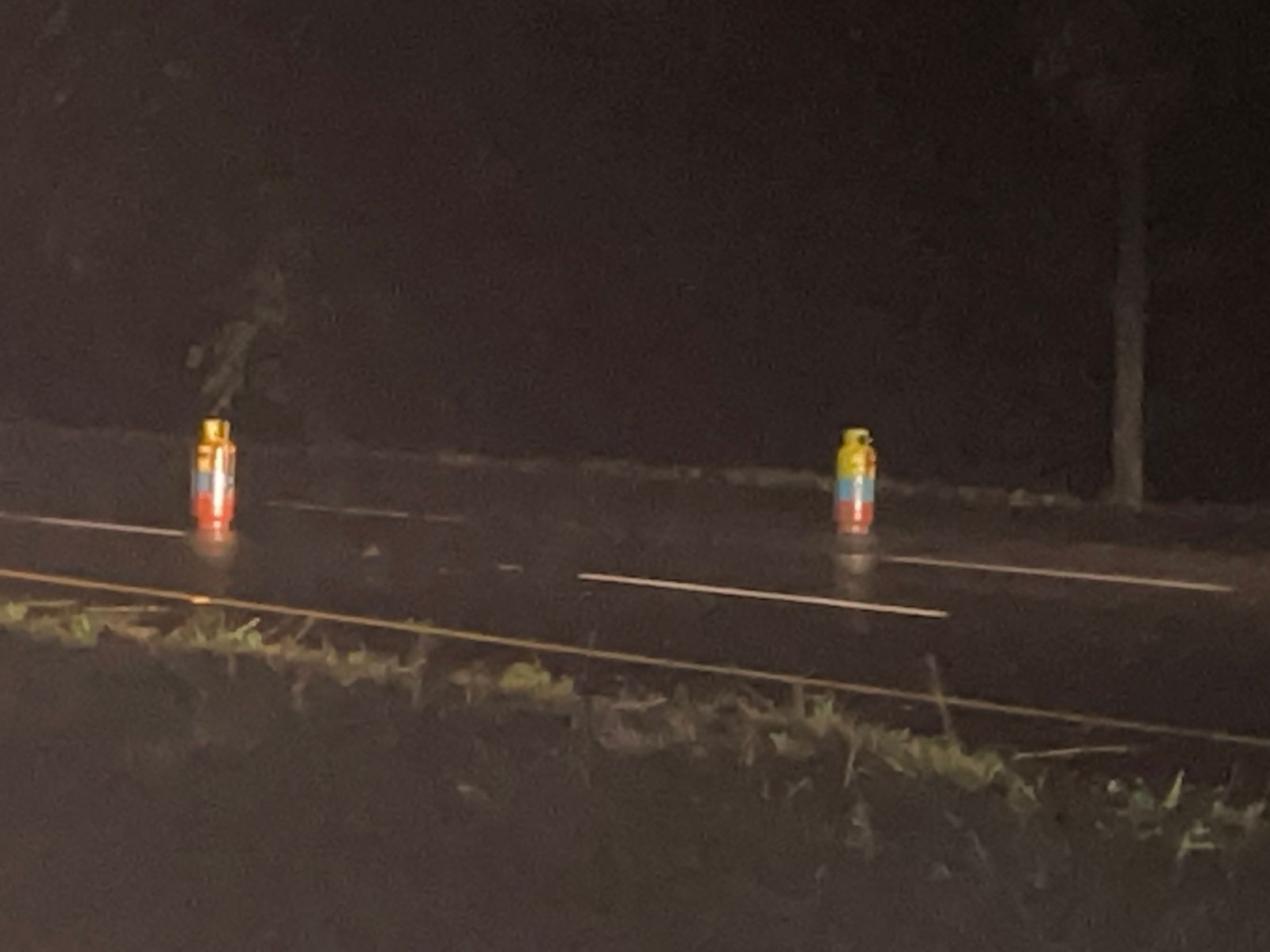 Cerrada la vía Cali-Palmira por aparición de cilindros con grafitis de disidencias