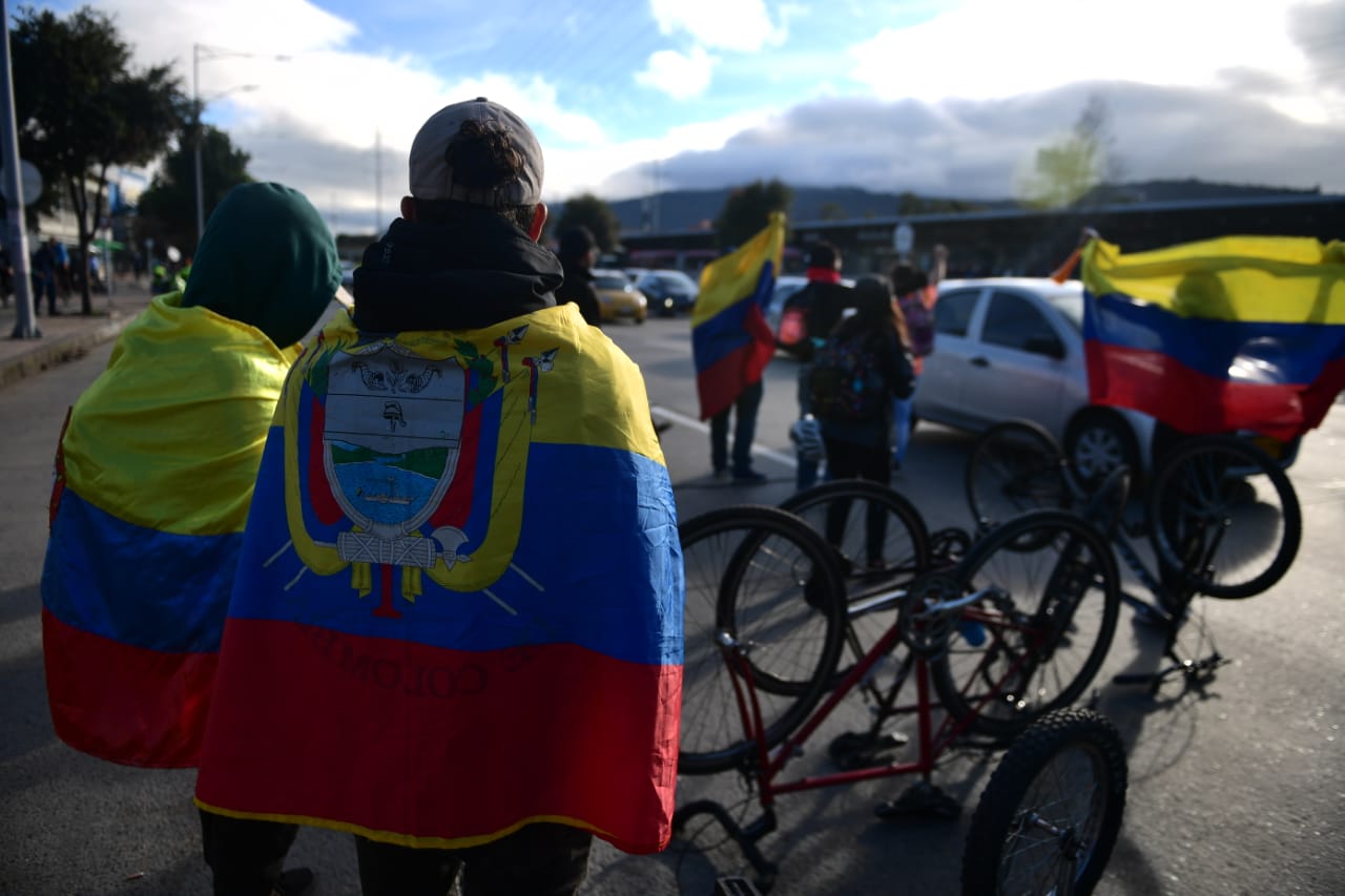 El plantón fue totalmente pacífico, los ciudadanos que protestaban usaron sus bicicletas y con banderas de Colombia elevaron sus voces de protesta debido a la situación que enfrenta el país.