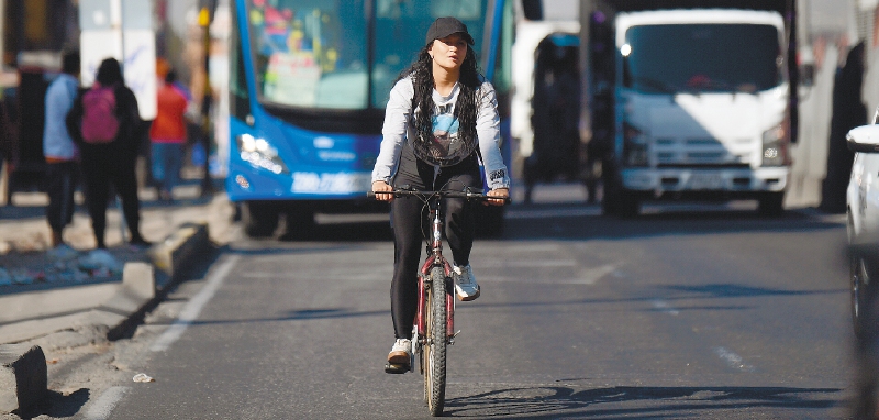 Concluido el Día sin Carro, aunque con la mejora de ciertos indicadores como las velocidades, el uso del transporte público, queda en el aire la necesidad de llegar con nuevas medidas para revolucionar la manera en que se moviliza toda la ciudad.
