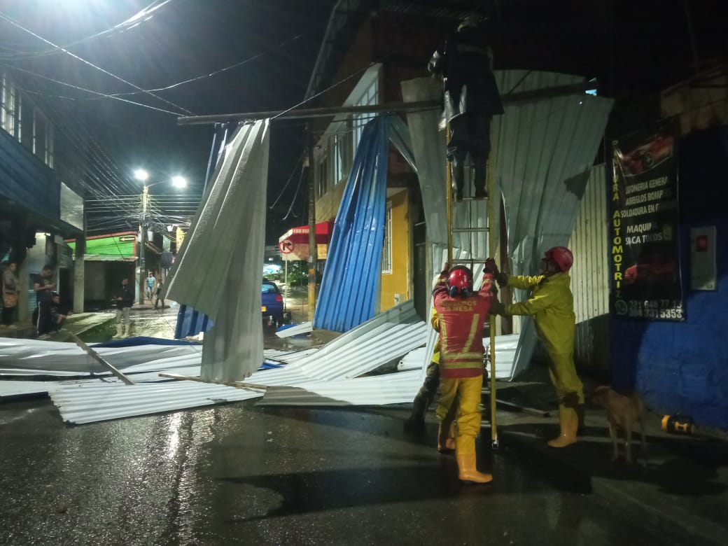 Vendaval en La Mesa dejó 10 viviendas sin techo: Bomberos atiende la emergencia
