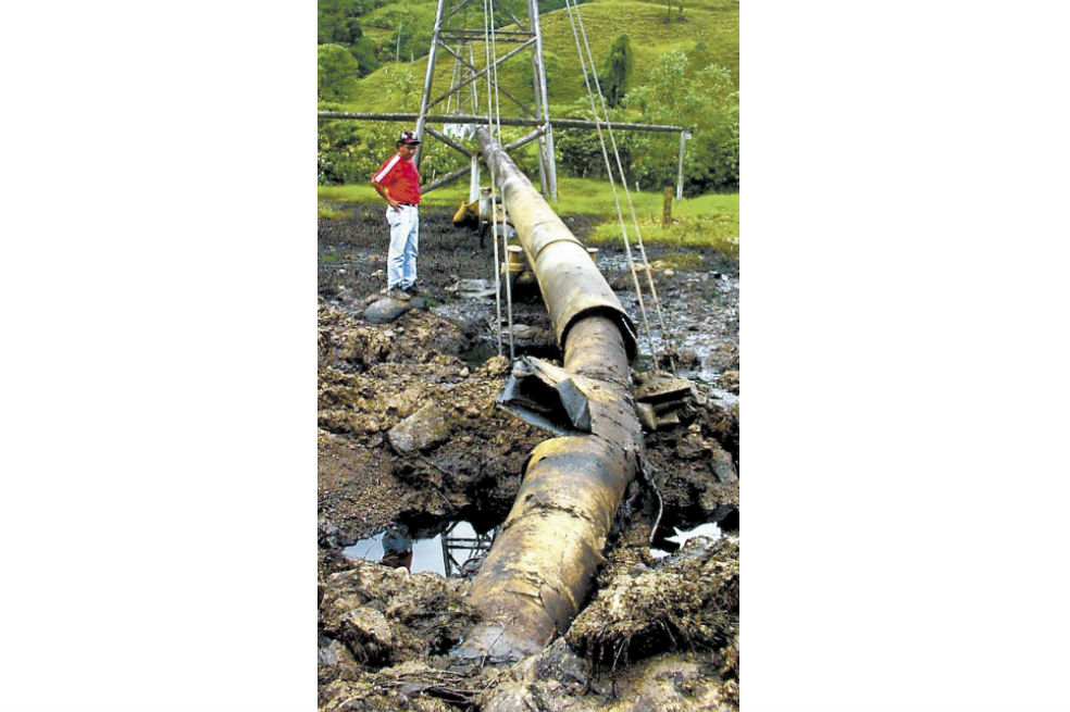  Los ataques a la infraestructura petrolera provocaron una caída en la producción el año pasado durante el primer semestre. / Archivo