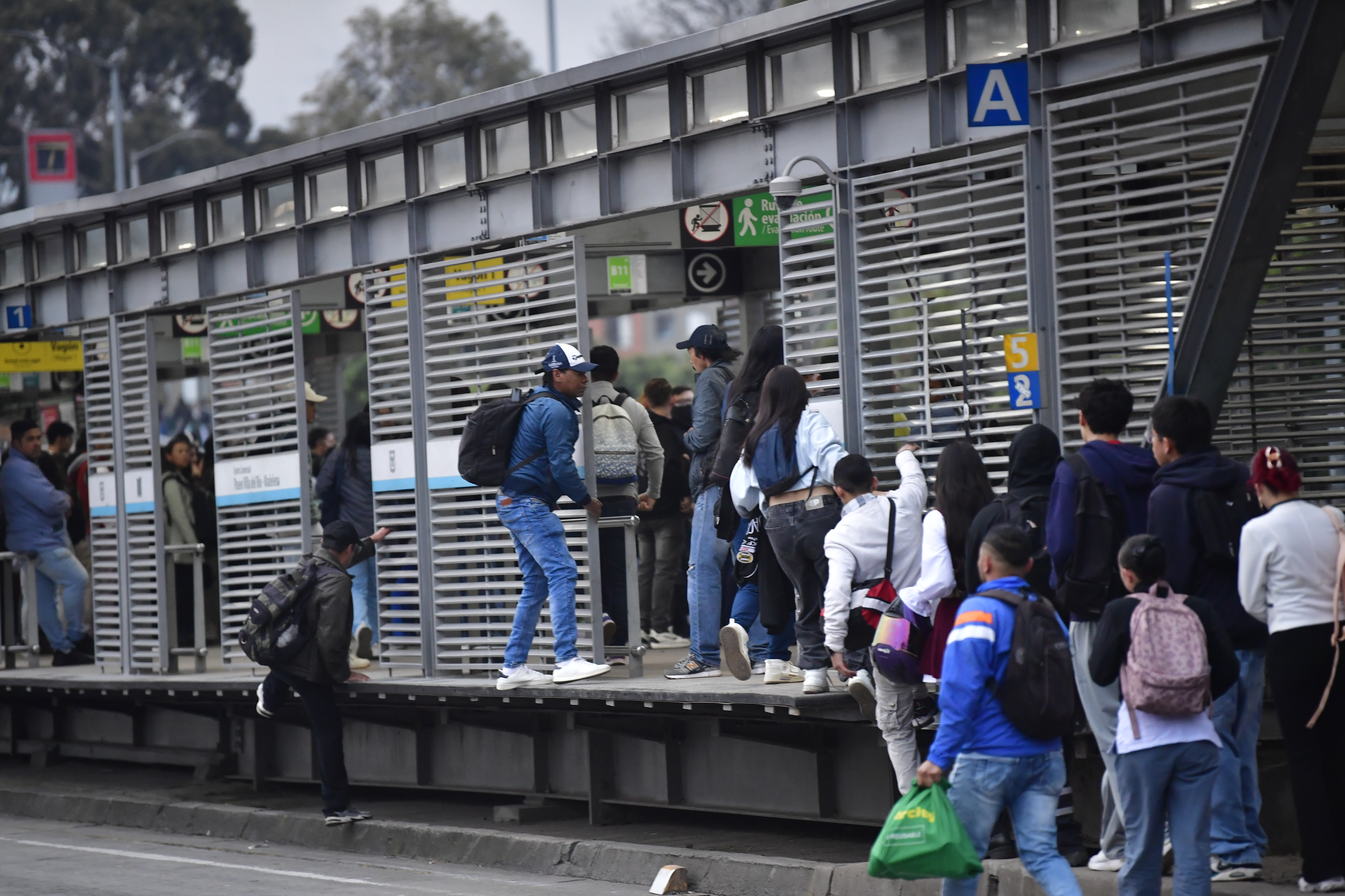 Colados que evaden el pago del pasaje en los corredores sur y norte