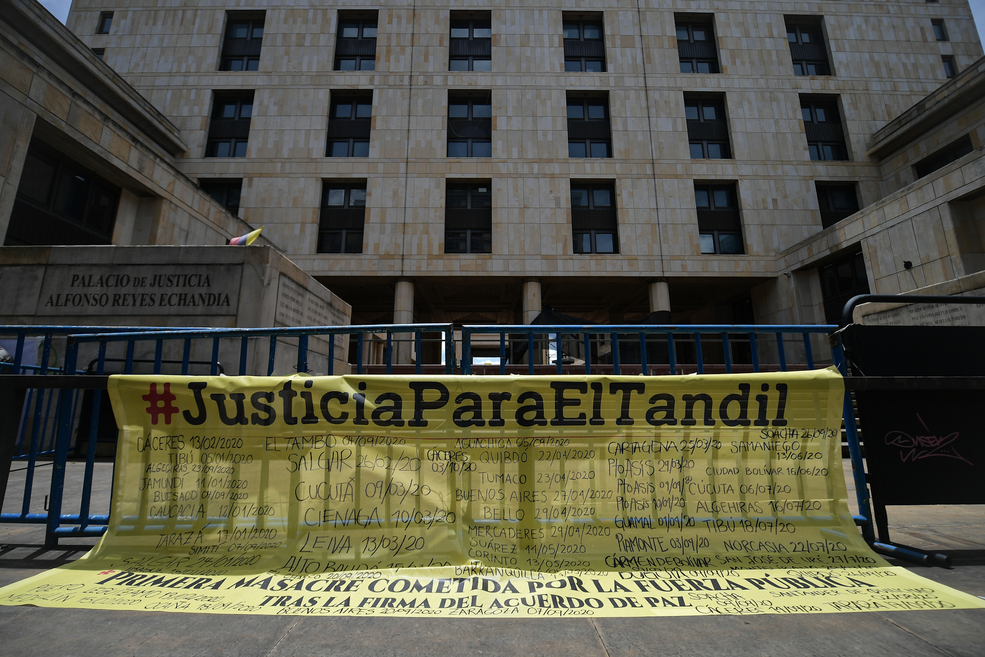En octubre de 2020 las víctimas, representadas por el Colectivo de Abogados José Alvear Restrepo (Cajar) y la Corporación Jurídica Yira Castro, solicitaron a la Fiscalía que presentara conflicto de competencias a la justicia penal militar, para que el caso volviera a la justicia ordinaria. El órgano investigador escuchó a las víctimas y presentó el conflicto de competencias.
