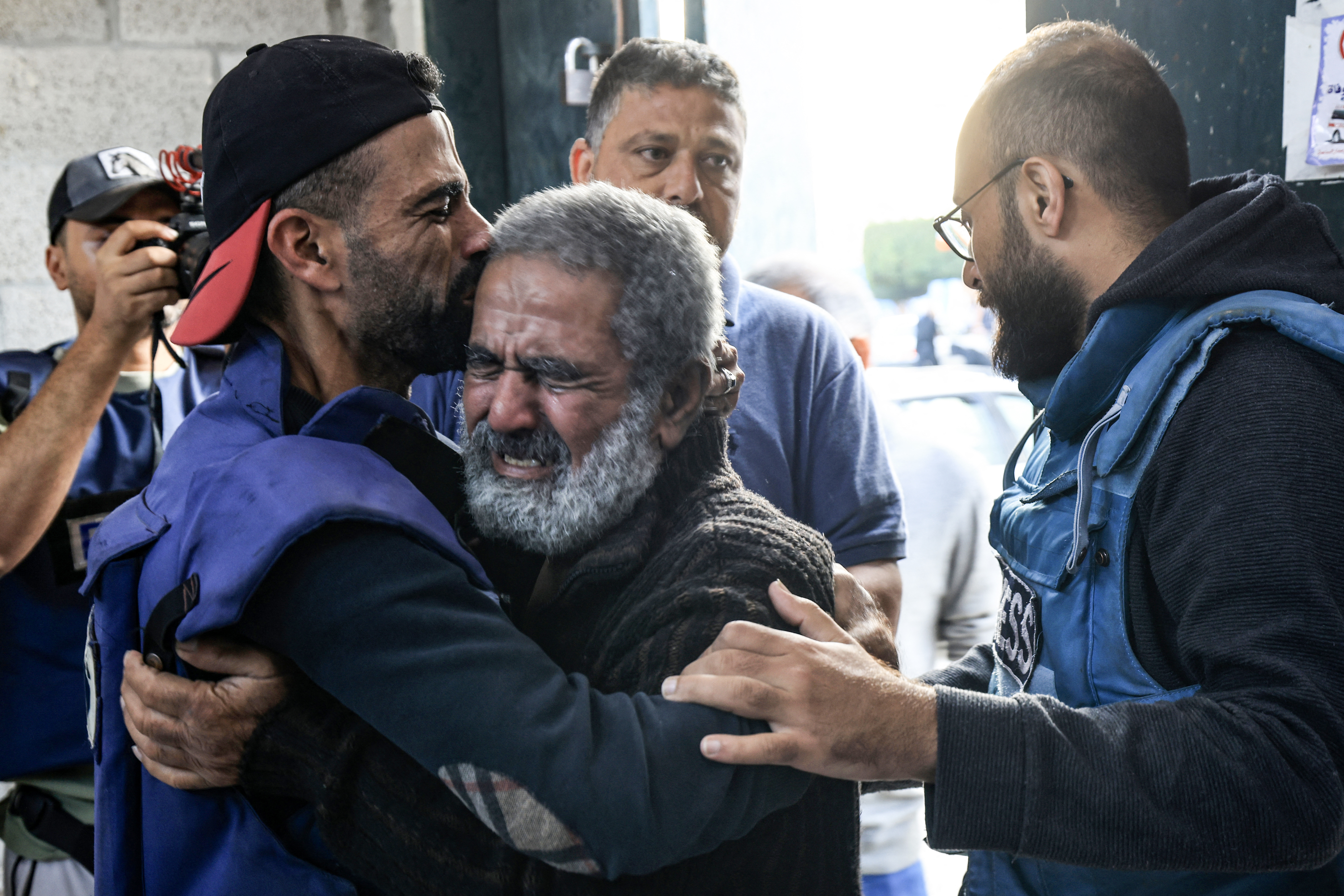 Media Luna Roja acusa a Israel de atacar otro hospital en Gaza con francotiradores