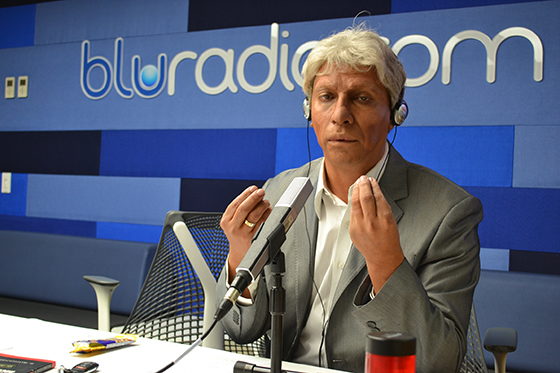 Desde BluRadio, Voz Populi se disfraza en un webcam de Halloween