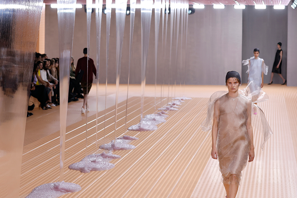 Prada Primavera – Verano 2024: una colección rica en técnica y toques de ensueño