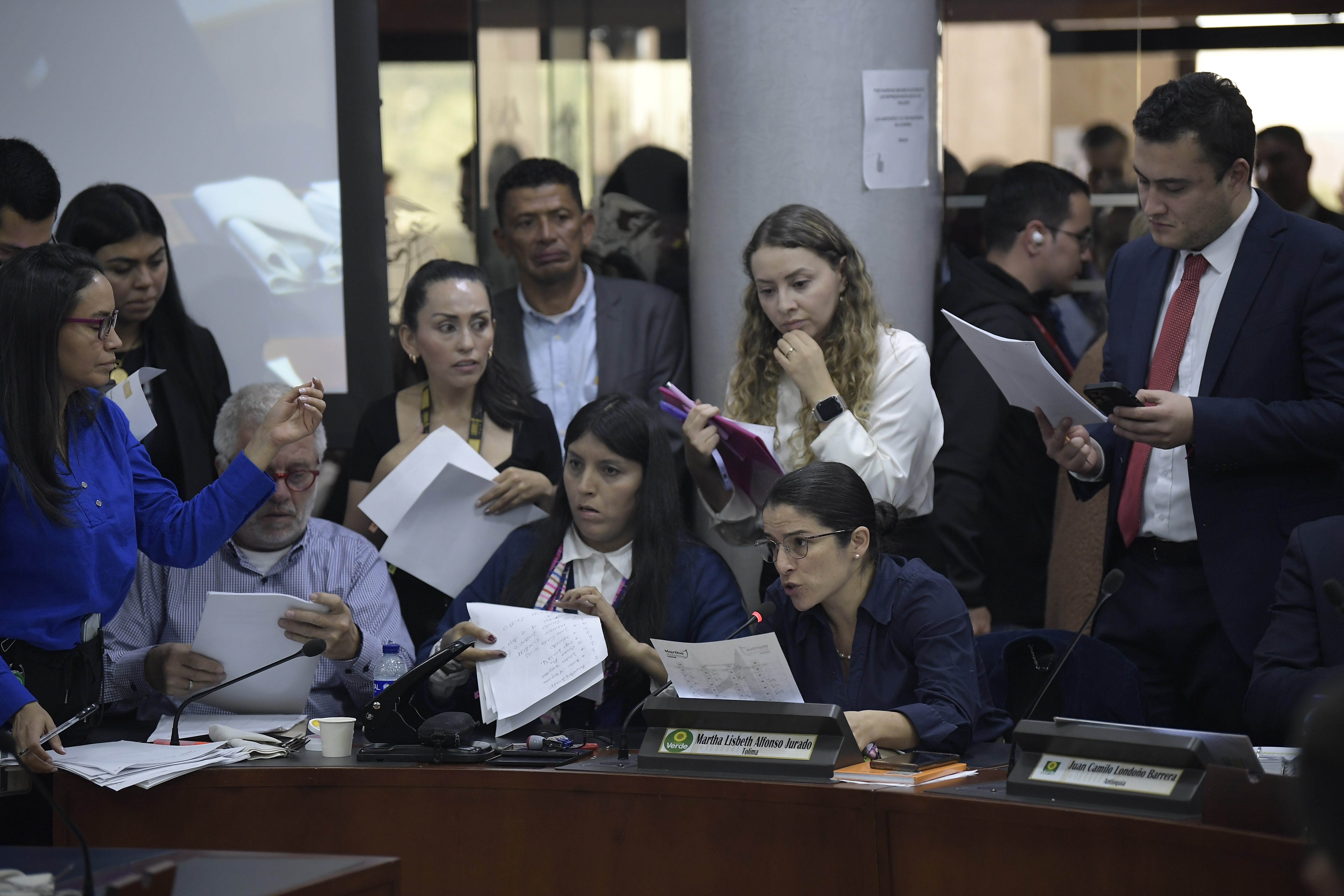 Advierten que usuarios de los fondos privados pagarían doble comisión con la pensional 
