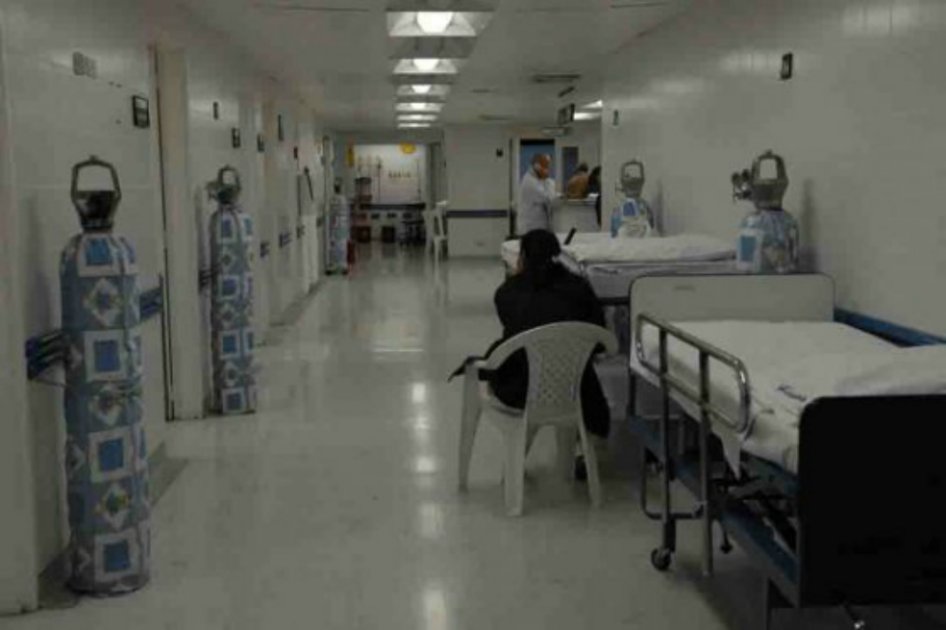 Mujer atacada con ácido recibió en el hospital pomada, naproxeno y fue enviada a su casa