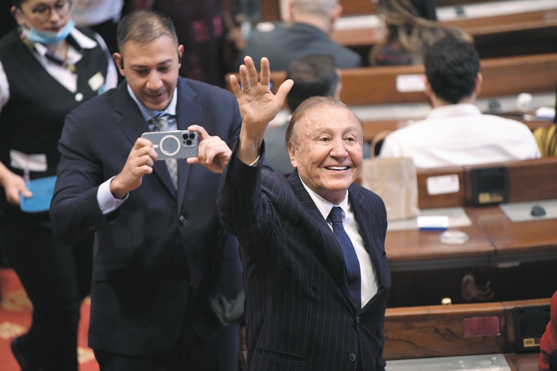 Rodolfo Hernández se mantiene estable tras operación abdominal de emergencia