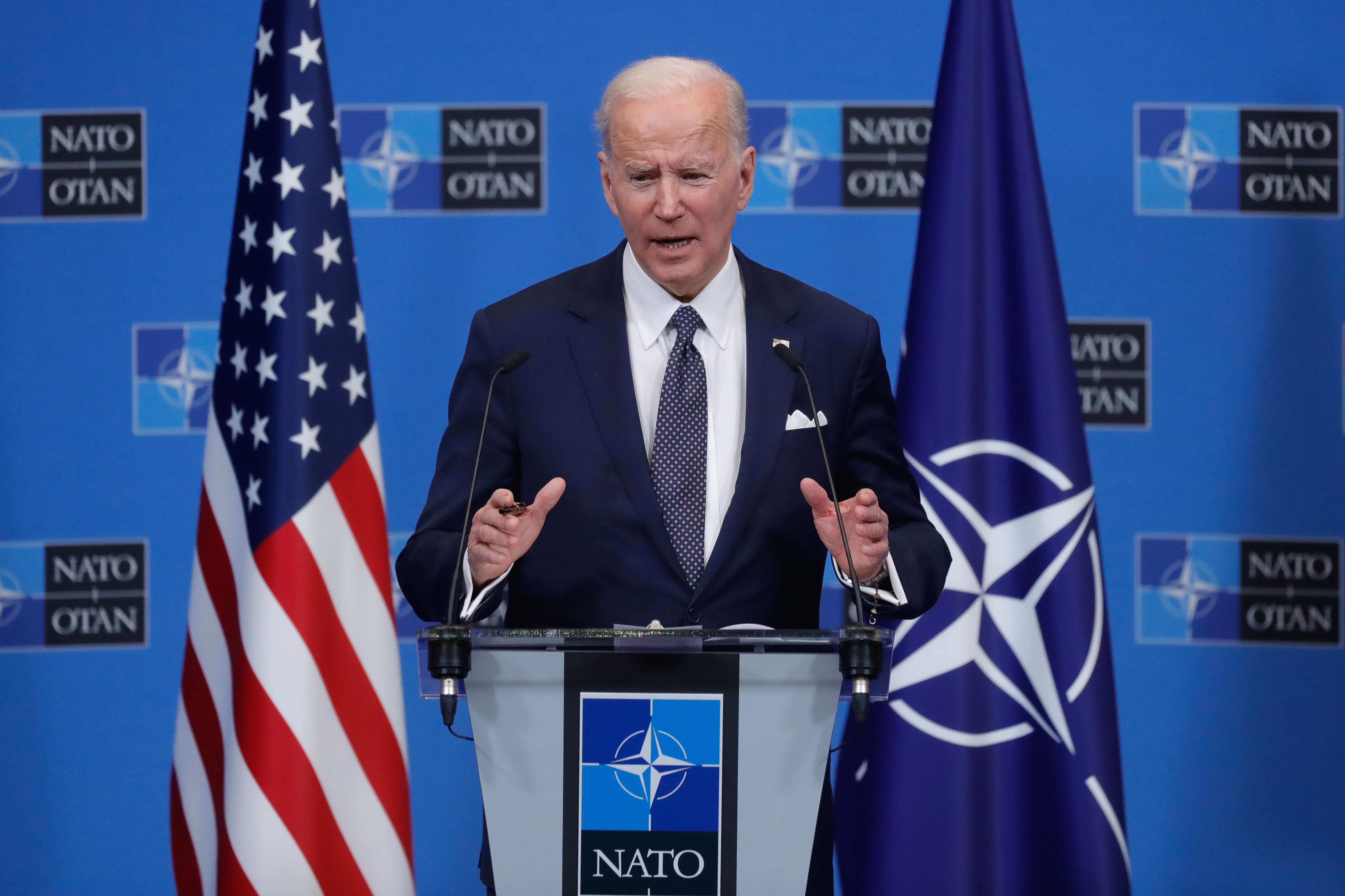 Una encuesta dice que Joe Biden no ha sido lo “suficientemente duro” con Rusia