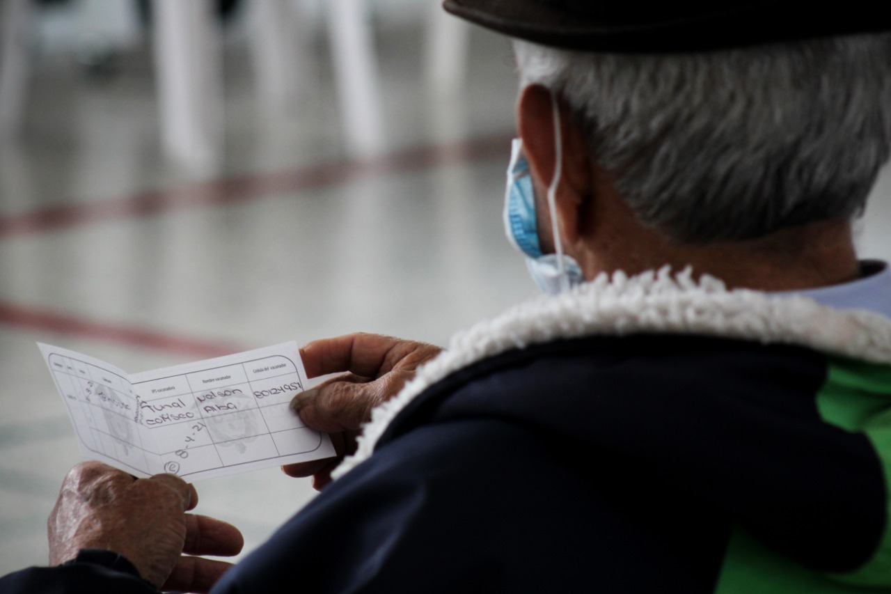 En imágenes: así avanza la vacunación masiva a adultos mayores de 80 años en Bogotá