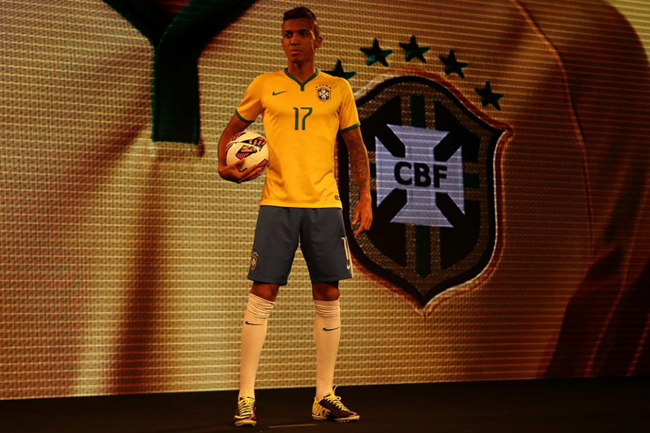 Brasil presentó la indumentaria que lucirá en el Mundial 2014