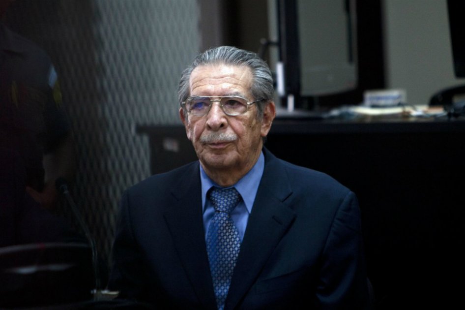 Ordenan traslado al psiquiátrico a expresidente de Guatemala por desaparición de indígenas