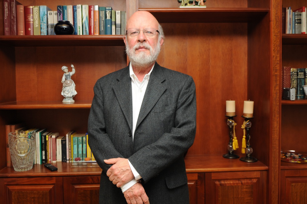 Álvaro Tirado Mejía: “No hemos investigado bien la historia del siglo XX”