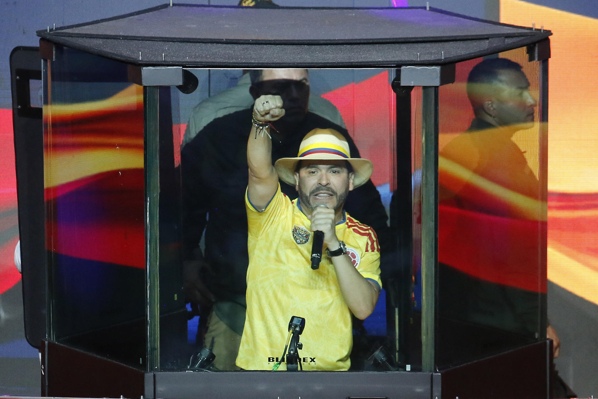 De la Espriella rechaza a partidos y recibe guiños internacionales: así se mueve su campaña