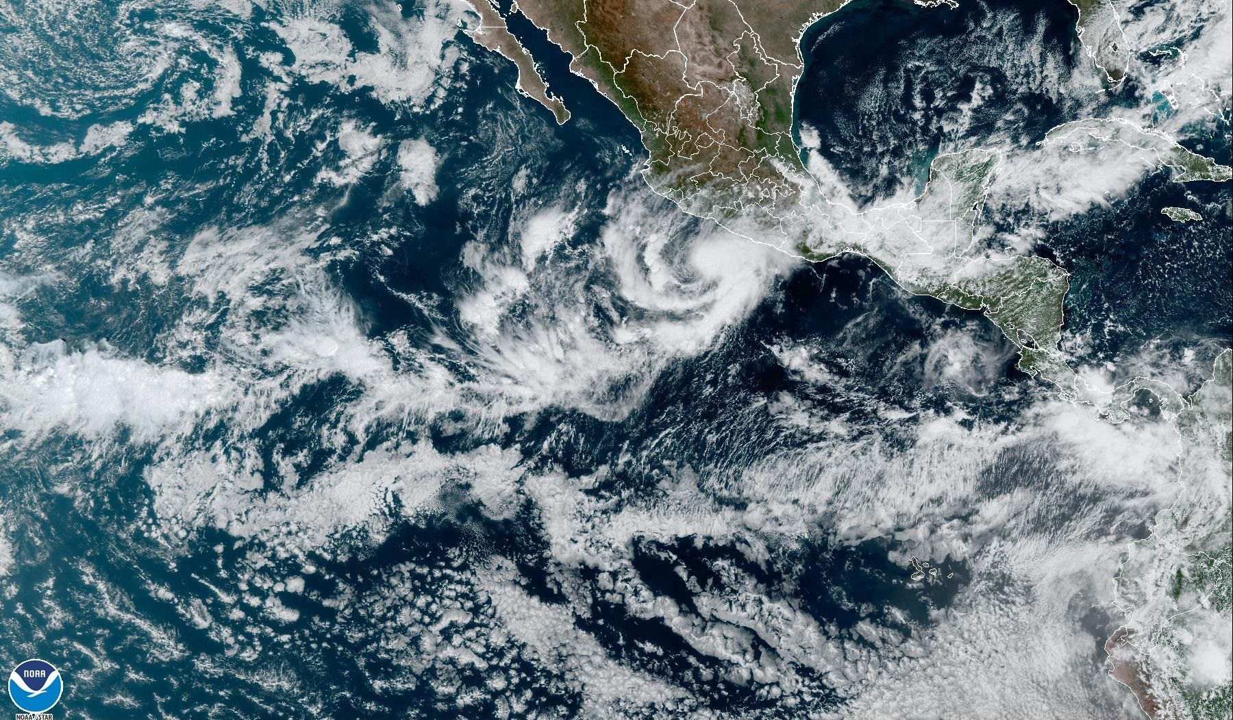 Ciclón tropical Roslyn se degrada a tormenta tropical tras tocar tierra en México