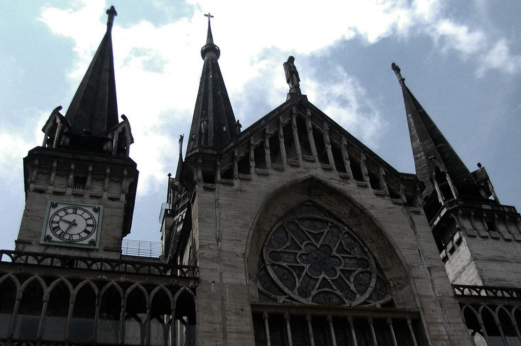 Catedral más alta de Colombia tiene «cáncer», según investigación