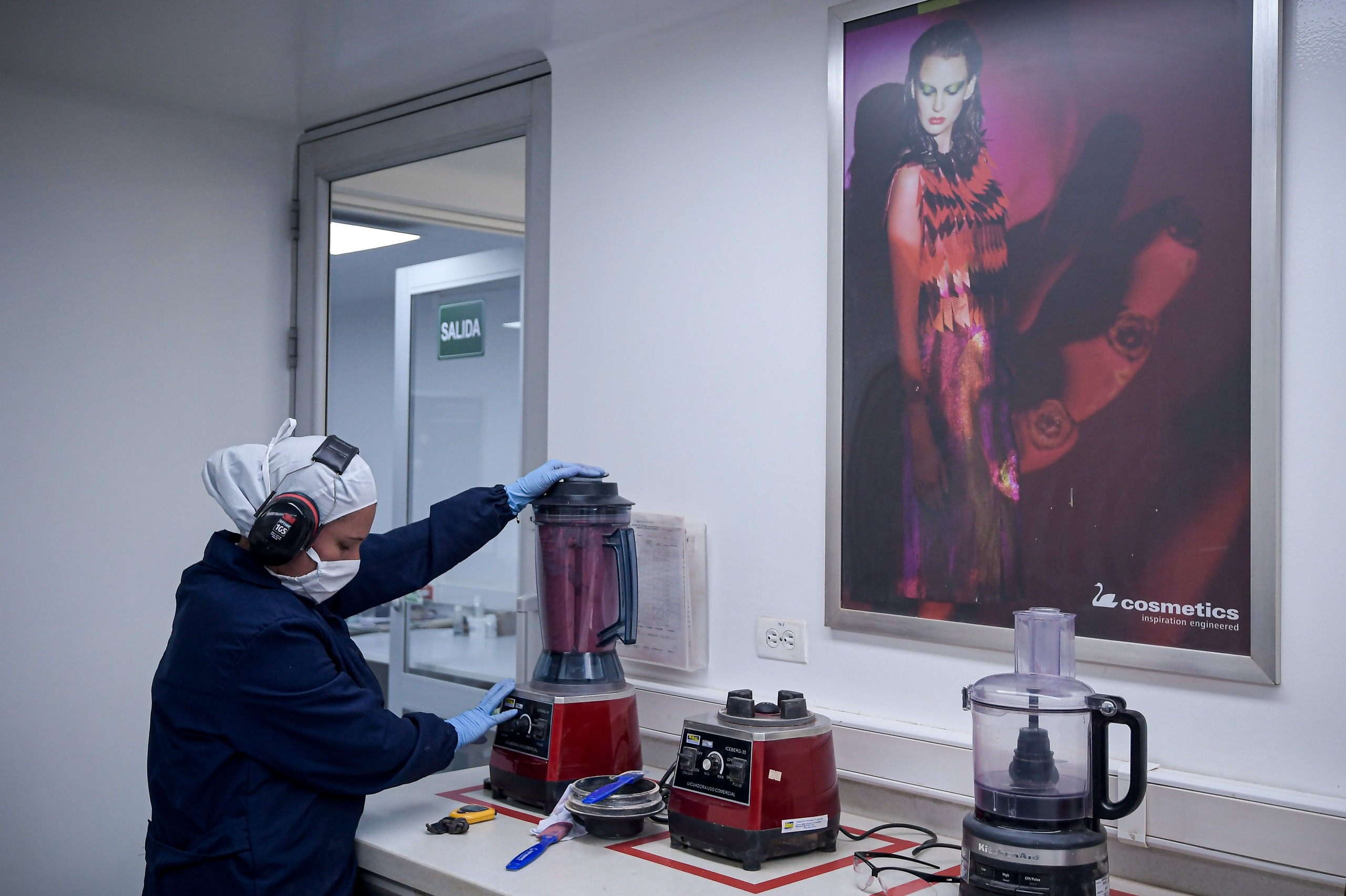La marca le fabrica maquillaje a más de 120 empresas locales, 1.500 internacionales, exporta a más de 15 países (Estados Unidos, Centroamérica y el Caribe) y produce 6 millones de unidades de maquillaje al año. / Mauricio Alvarado
