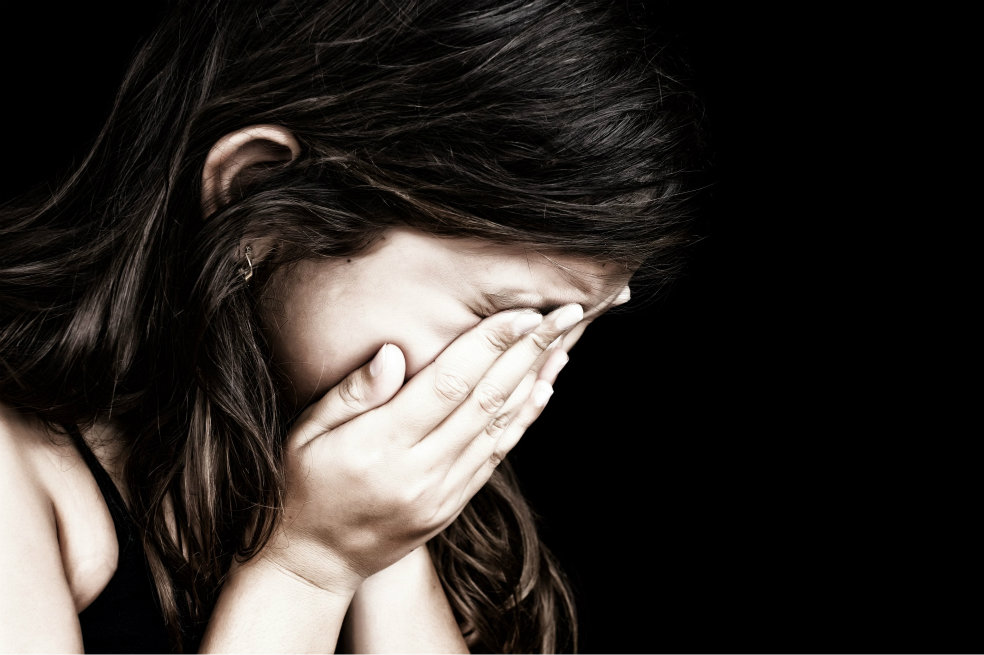 Niños víctimas de delitos sexuales pueden testificar contra parientes