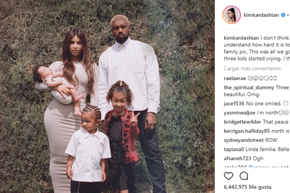 Kim Kardashian muestra la realidad tras un retrato familiar