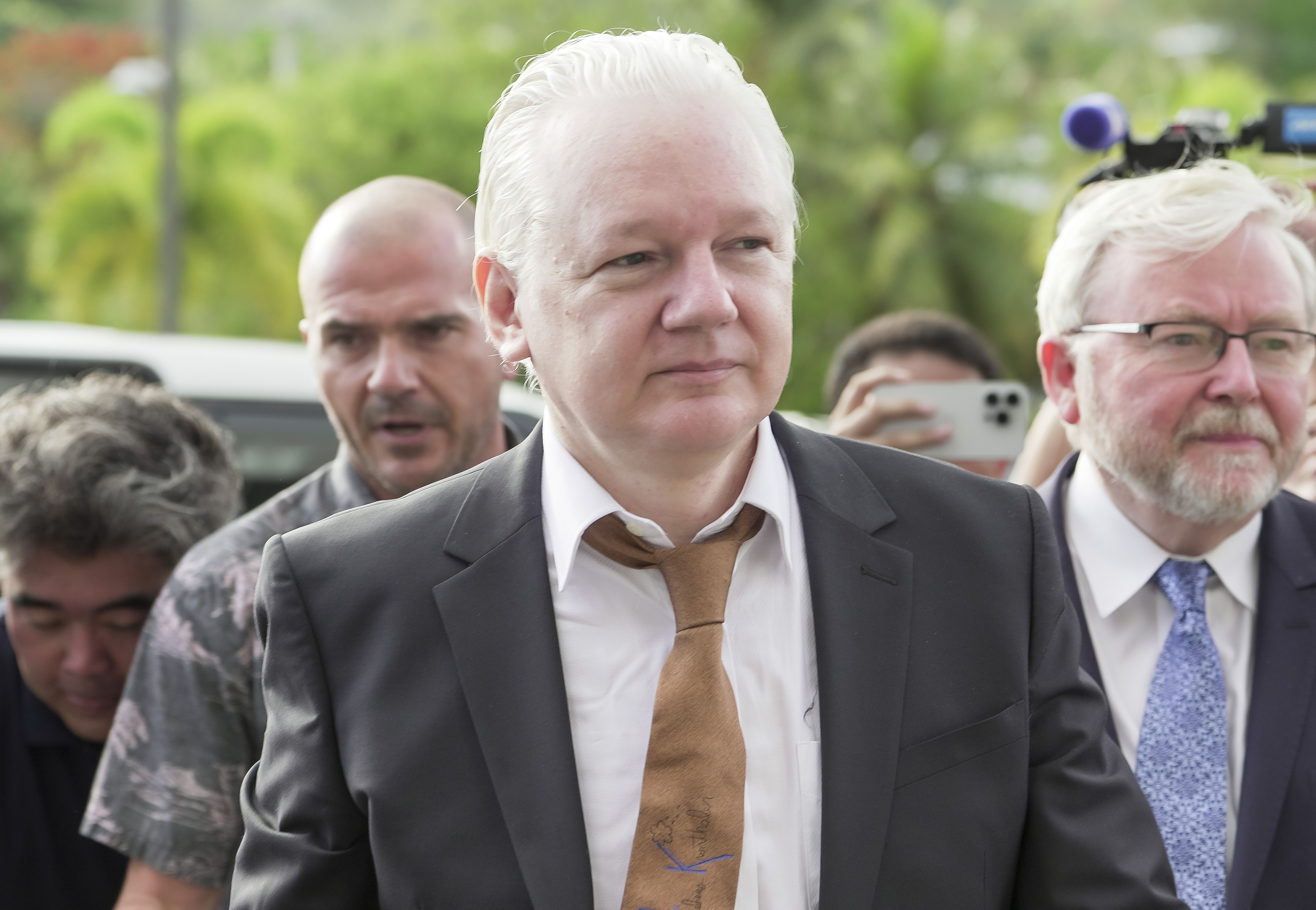 Oficial: Assange, de WikiLeaks, se declaró culpable por violar la Ley de Espionaje