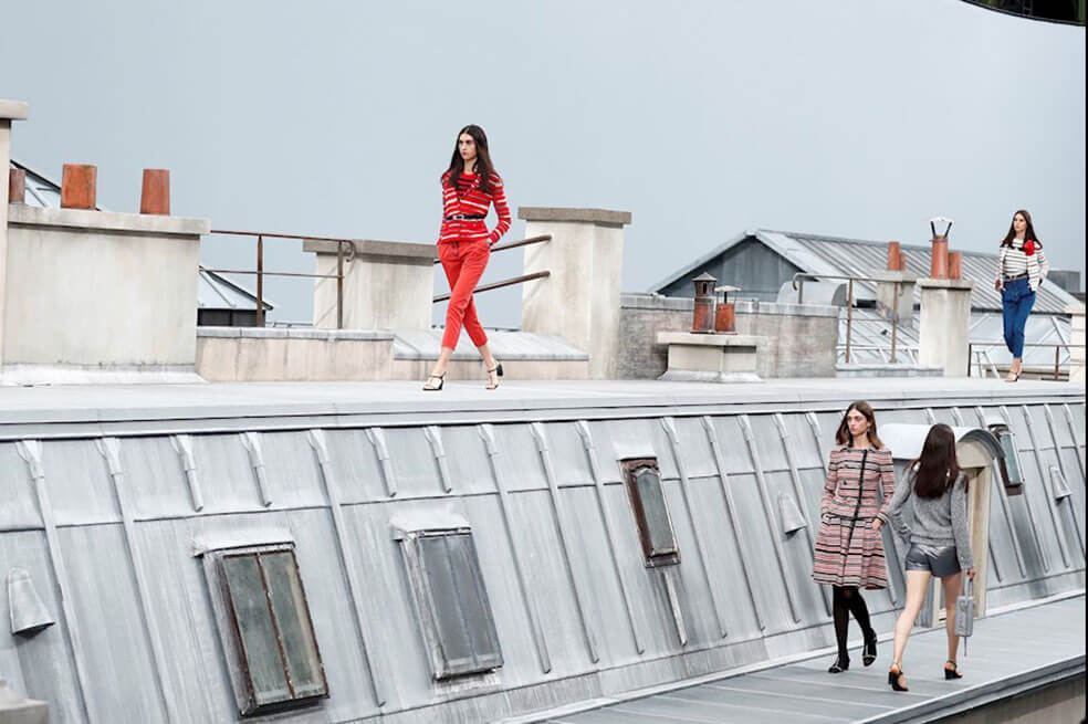 La pasarela de Chanel en los los tejados de París