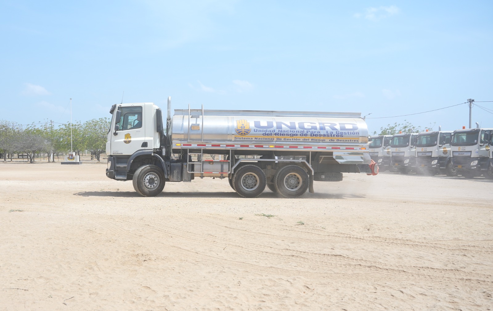 Con daños y sin pólizas: los líos que tienen inmóviles a los carrotanques de La Guajira
