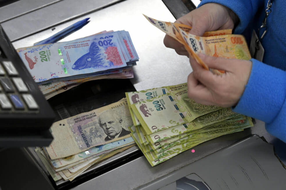 La economía argentina se mantiene en recesión y desafía al nuevo Gobierno