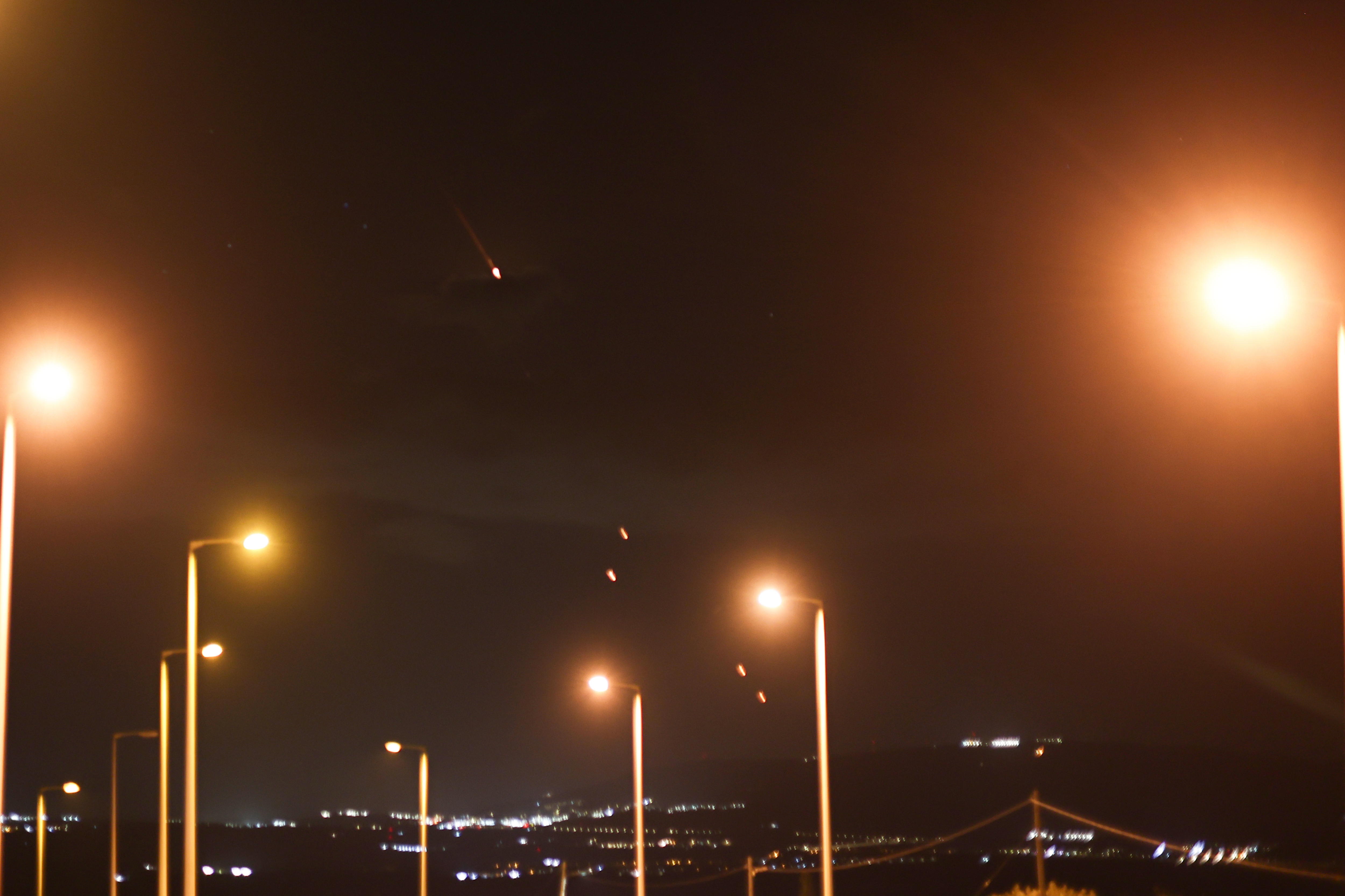 Upper Galilee (Israel), 01/10/2024.- Projectiles fly over the Upper Galilee, northern Israel, 01 October 2024. Israel's military stated that Iran has launched missiles towards the State of Israel on 01 October, and asked citizens to 'remain vigilant' and to follow the Home Front Command's instructions directing people to protected areas and remain there 'until further instructions' are given. EFE/EPA/ATEF SAFADI