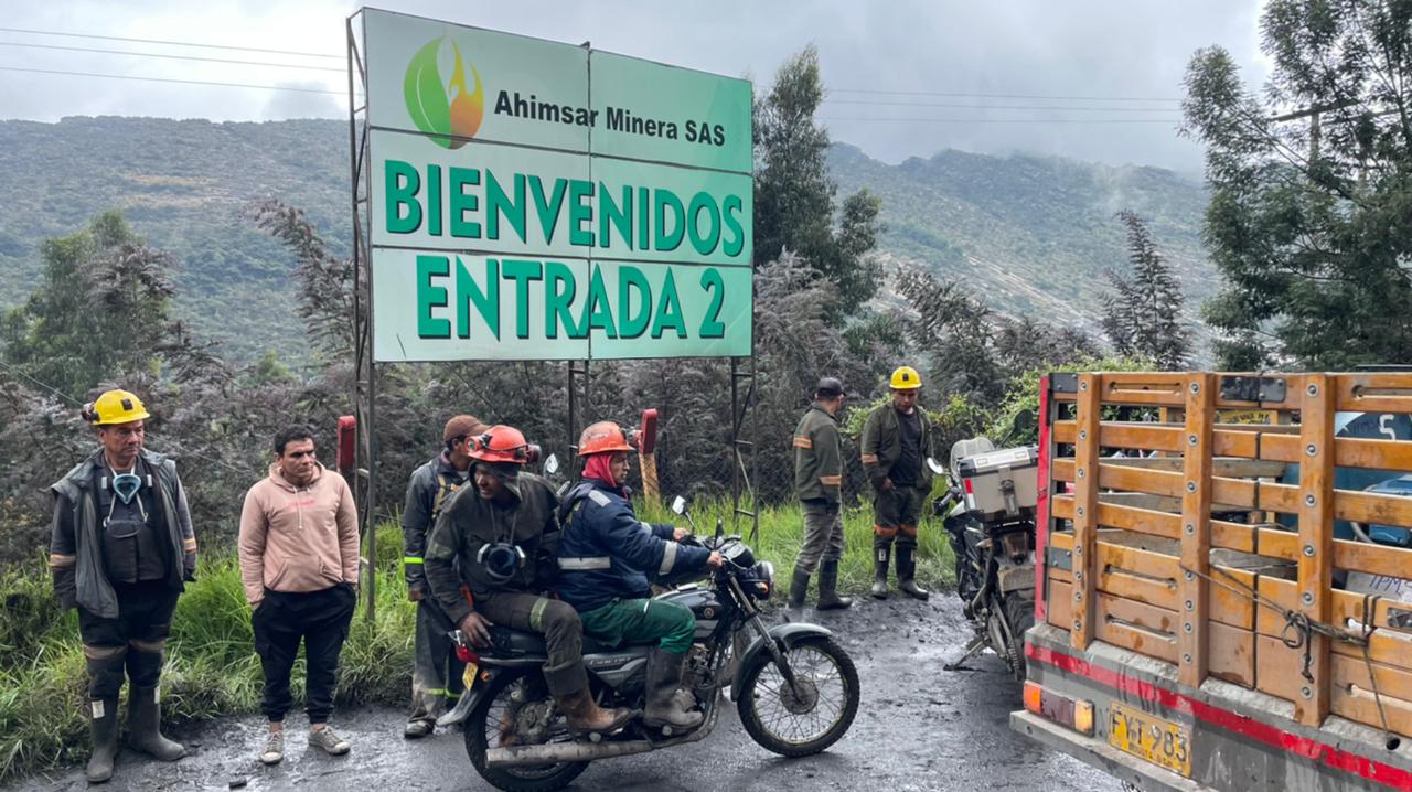 Labores de rescate en Sutatausa.