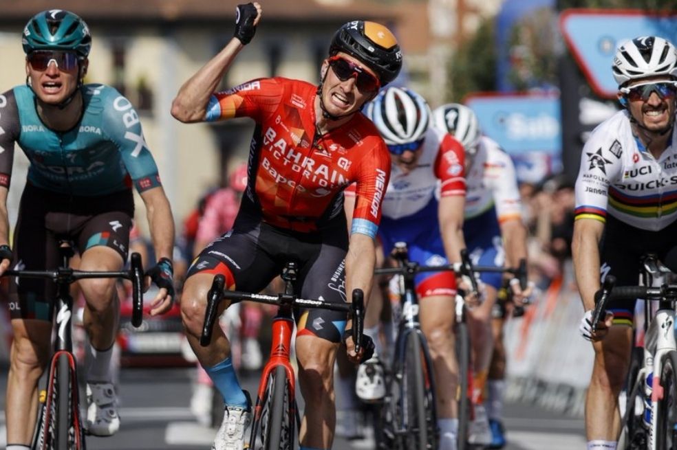 Daniel Felipe Martínez subió puestos en la general de la Vuelta al País Vasco
